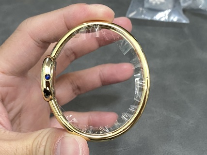 Cartier-Baignoire-de-Cartier-Yellow-Gold-Mini-Model-5.jpg
