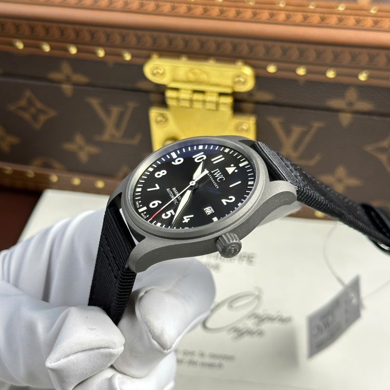 IWC-Pilots-Watch-Mark-XX-Patrouille-Suisse-IW328209-Titanium-Grey-Dial-3-800×800-1.jpg